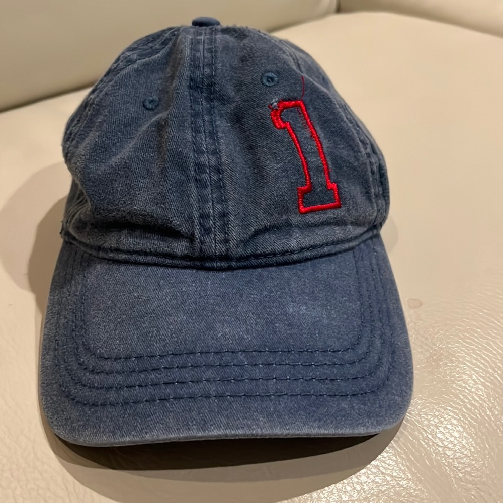 Denim cap in cotton with embroidery.